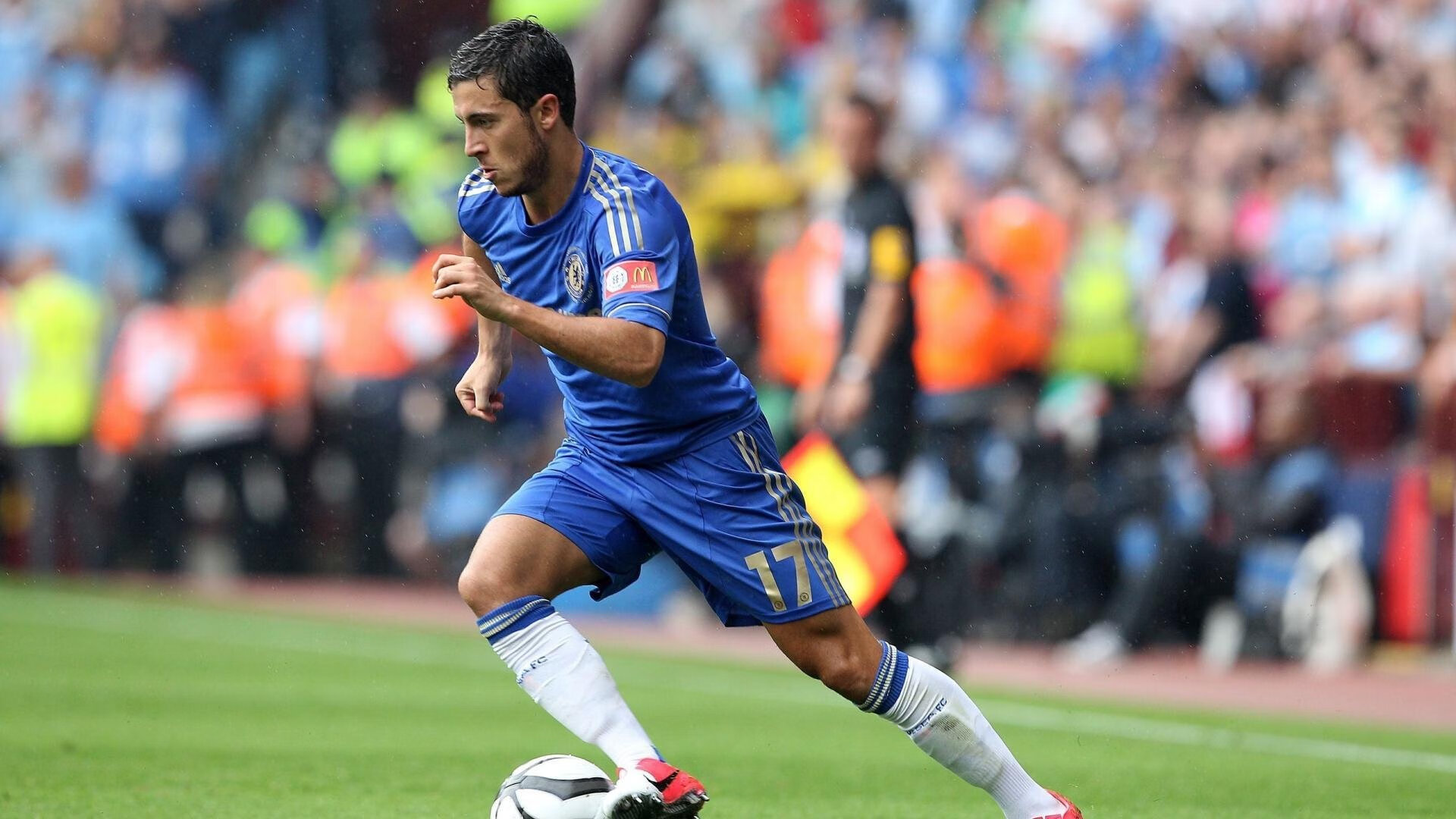 体育新闻中心深度人物特写,体育方面的新闻特写,200字左右